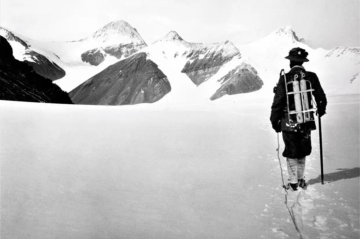 George Finch testing oxygen equipment in 1922. Photographer unknown.